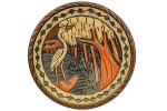 Prato Decorativo em barro cozido, com trabalho em relevos, retratando Garça em paisagem lacustre. Diâmetro: 23,5 cm.