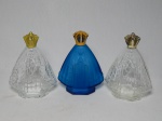 Três perfumeiros em vidro moldados na forma de imagem de Nossa Senhora Aparecida, 2 translúcidas e 1 em azul fosco. Alt. 13cm.