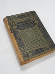 LIVRO (1) - "Comment Discerner les Styles du VIII au XIX siécle - Objets d'Art et Curiosities", Roger-Miles, edição 1906. Grande e antigo catálogo sobre reconhecimento dos estilos de objetos de arte, trazendo gravuras à mão reproduzidas no livro. Apresenta desgastes e marcas do tempo, capa dura no estado.