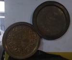 Dois exuberantes medalhões em metal dourado e decoração turca/marroquina.