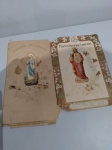Cartões da Terra Santa, contendo flores secas da Terra Santa, Dizeres: "Flores Terrae Sanctae" e Souvenir de Lourdes - Fleurs de La Grotte". Medindo: 18 cm x 12 cm. No estado.