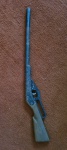 Daisy - antiga espingarda de rolha, anos 60, funcionando no momento, repetição tipo Winchester. metal e plástico rígido. 66 cm