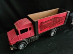 Brinquedo raro da fabrica P.A. Anos 60, caminhão de carga com rodas deslizantes, estampada com imagem do refrigerante Ki-Delicia. Medindo: 30 cm x 13 cm.