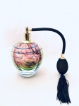 Perfumeiro de coleção em vidro com borrifador. Med. 15x9 cm.