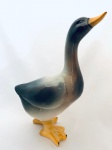 Pato decorativo, pintado à mão, em faiança. Med. Alt. 32 cm.