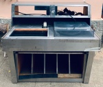 Mesa de som vintage, com toca discos direct drive turntable sr 525, estrutura em madeira e aço, não testado, no estado. Med. 1,12x1,10x0,70 m.