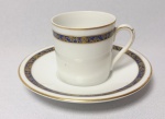 Rara xícara de café em porcelana Alemã - Fraureuth ( 1913 - 1926 ) com faixa azul cobalto e flores a ouro.
