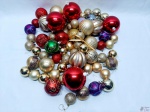 Lote de diversas bolas decorativas para árvore de natal.