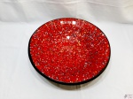 Centro de mesa, fruteira em cerâmica com mosaico em pasta de vidro vermelho. Medindo 45cm de diâmetro x 13cm de altura.