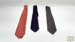 Lote 3 Gravatas Masculinas Sendo 1 Vermelha 100% seda , 1 Cinza e 1 Azul 60 % seda e 40% lã.