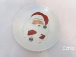 Prato decorativo em porcelana pintado e decorado com Papai Noel. Medida: 24cm de diametro.