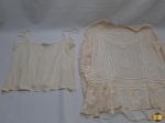 Blusa de Renda da marca CORPOREUM , peça linda de seda, com bordados. Contém também 1 blusinha segunda pele.