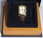 Relógio Baume e Mercier de ouro 18K, Hampton com pulseira de couro e caixa, Quartzo, N de ref: MV045224, diâm. da caixa = 25 mm, espessura da caixa = 8 mm