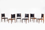 Sergio Rodrigues - Conjunto com seis cadeiras em jacarandá maciço, assentos e encostos revestidos em courvin preto. Brasil, c. 1968. 92 x 48 x 51 cm.