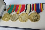 Militaria - Barrete com 04 medalhas americanas, na caixa original - National Defense, Campanha do Iraque, guerra ao terrorismo, Marinha