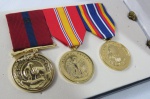Militaria - Barrete com 03 medalhas americanas, na caixa original - National Defense, guerra ao terrorismo, Marine Corps.