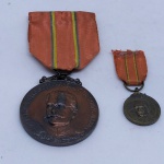 MILITARIA - Medalha com a miniatura do Marechal Francisco Marcelino de Souza Aguiar (21)