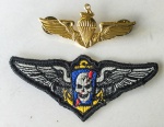 MILITARIA - Par de insígnias dos Fuzileiros Navais.