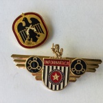 MILITARIA - Lote com dois brevês da PMESP dourados.