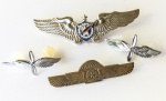 MILITARIA - Lote com brevês e insígnias da PMESP incluindo um raro brevê de paraquedista, curso há muito extinto na corporação.