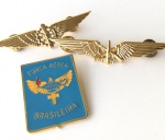 MILITARIA - Lote de dois brevês e uma insígnia da FAB.