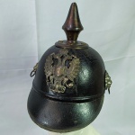 MILITARIA - CAPACETE AUSTRÍACO Conhecido por Pickelhaube ou Capacete de Ponta. A Ponta de lança é uma reposição - F