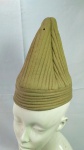 MILITARIA - ANTIGO GORRO DE SOLDADO NEPALÊS (GURKHAS), Fabricado na Inglaterra em 1943 (Segunda Guerra Mundial), conforme carimbos internos. A última foto é apenas referência.
