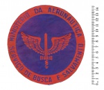 Militaria - Emblema da FAB do Serviço de Busca e Salvamento (SAR). Peça em bom estado de conservação. O emblema mede 14,6 cm de diâmetro.