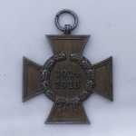 Medalha Alemã sem fita - CRUZ DE HINDERBURG, concedida em 1934 aos Veteranos Alemães da Primeira Guerra Mundial. Este item não Promove ou glorifica violência ou intolerância racial. Está à venda apenas para fins de preservação da memória histórica. A organização do leilão não faz apologia a quaisquer movimentos políticos ou ideológicos, e repudia qualquer ideologia de cunho racista.