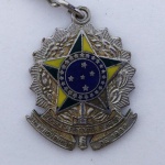 Chaveiro com o Brasão da República Federativa do Brasil. Apresenta desgastes em uma ponta da estrela
