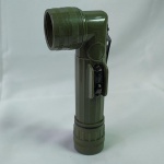 Lanterna tática Militar, fabricada em plástico resistente.