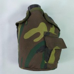 Cantil plástico Americano com a respectiva capa camuflada.