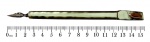 Colecionismo/canetas - Uma (1) caneta de pena para molhar no tinteiro. A caneta é de material sintético antigo, na tonalidade verde raiada, lembrando muito o padrão utilizado em canetas tinteiro nos anos 40/50. Peça muito bonita. A caneta 15,5 cm de comprimento, medida com a pena acoplada. Material em muito bom estado de conservação e plenamente operacionais.