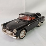 Brinquedo antigo de lata - Lindo Thunderbird 1955 funciona fricção. Não sei informar o fabricante. Na placa consta 003740. Mede aprox. 27cm de comprimento. Os pneus são de borracha