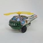 Brinquedo antigo de lata - Lindo helicoptero da POLIZEI, a polícia da Alemanha. Fabricado no Japão. Mede 13cm sem contar a hélice. Funciona fricção e gira a hélice.
