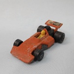 Brinquedo antigo Matchbox Inbrima fabricado no Brasil #36 Fórmula 5000 - Carro de corrida. Consta data de 1975. Desgastes do tempo