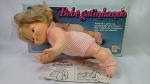 Brinquedo antigo Estrela - Linda boneca Bebê gatinhando na caixa original, está funcionando (veja o vídeo) A caixa mede 44cm de comprimento