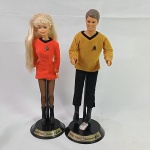 Barbie e Ken - Lindos bonecos action figure da Barbie e do Ken como participantes do filme Star Trek, Liutenant Barbie e Commander Ken. Acompanham as bases