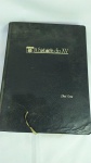 FUTEBOL - Maravilhoso Livro contando a História do XV de Piracicaba. Contém 616 páginas. As última páginas apresentam sinais de traça. Pesa aproximadamente 2.300 gramas e mede 38,5 x 29 x 4,5 centímetros. 
