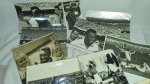 Lote com 10 antigas fotografias originais do Rei do Futebol EDSON ARANTES DO NASCIMENTO, o PELÉ. Muitas delas de fotógrafo da Editora Abril e outras de outros orgãos de imprensa. Acompanha o lote Foto propaganda do filme EL REY PELE o qual foi lançado no Uruguay.