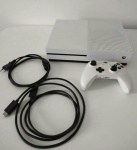 Console Xbox One S  500 GB  preto  modelo: branco  Acompanha: um controle sem fio;  cabo HDMI; cabo de alimentação CA. Não acompanha material impresso. Usado, muito bom estado de conservação; com teste de funcionalidade: veja o vídeo.