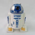 Star Wars - Linda lanterna com o formato do robô R2-P2. Mede aproximadamente 12cm de altura