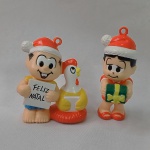 Turma da Mônica - 2 Lindos ornamentos de árvore de Natal com tema do personagens Rosinha e Chico Bento. Não sei informar o fabricante. Medem aproximadamente 7,5cm de comprimento