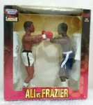 Boxe `Boxing` Ali vs Frazier – Starting Lineup – 98 Timeless Legends – 1998 – 25 cm de altura -  item de coleção na embalagem original - miniaturas íntegras ainda com os lacres – caixa com amassados e desgastes.  