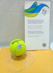 Juan Martin del Potro - Memorabilia Oficial  Homenagem à 1ª edição dos Jogos Olímpicos realizados pela nação brasileira -  Rio 2016 - Bola de tênis #2, com base de acrílico (nº de série YKRZTW4), utilizada na rodada 2, J. M. DEL POTRO (ARG) X J. SOUSA (POR)  Tênis Simples Masculino  item de coleção (Obs. a base acrílica está trincada/rachada na parte posterior  vide foto). Acompanha certificado de autenticidade com holograma e número de série. Del Potro foi medalhista de Prata nesta edição.