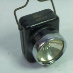 Antiga Lantera marca LUCAS LTD. Fabricada nos Estados Unidos. Funcionamento à bateria ou pilha especial - Não testada.