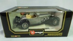 Mercedes Benz 500k Roadster 1936 - Carro miniatura diecast na escala 1/18 fabricado pela BBurago - Caixa original. Abre portas, capô Pneus de borracha e as rodas giram com o movimento do volante