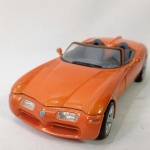 Dodge Concept - Carro miniatura diecast na escala 1/24 fabricado pela Maisto. Pneus de borracha, rodas giram livremente, abre portas e tampa traseira