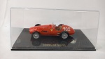 Ferrari 500 F2 - Ferrari Collection Eaglemoss. Carrinho miniatura diecast escala 1/43. Na caixa e base originais