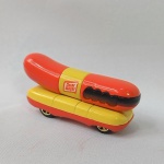Hot Wheels Oscar Mayer Meyer - Lindo carro clássico da Hot Wheels na escala 1/64. Mede aprox. 8cm de comprimento. As rodas giram livremente. 